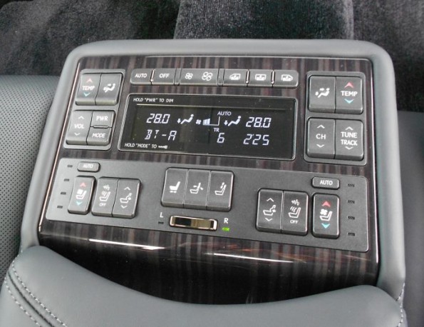 lexus-ls600hl-2013-rear-control-panel