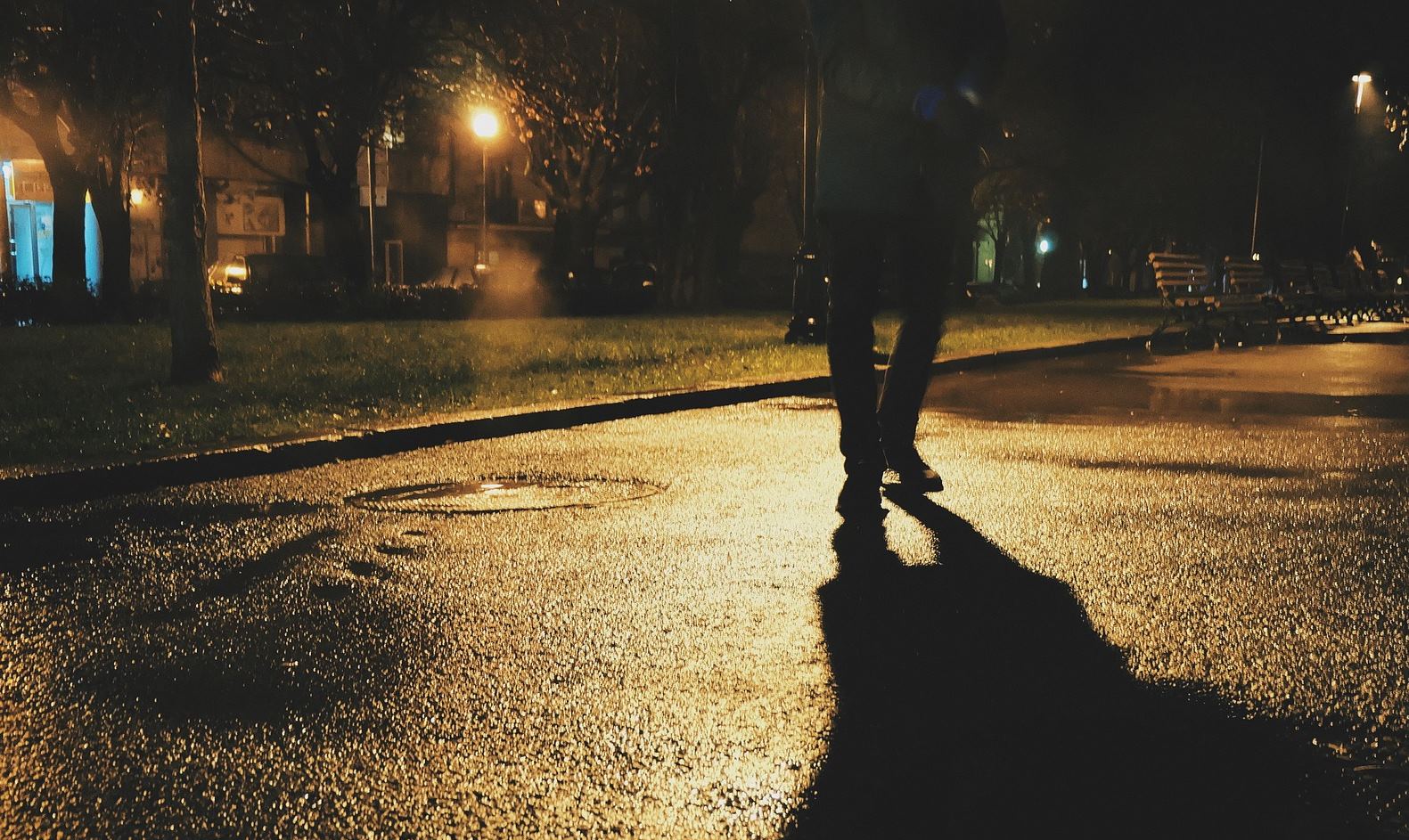 night walking road driving pedestrians drink driver dark drunk dangerous clothing pedestrian recovery vehicle does reduce risk difficult very resources