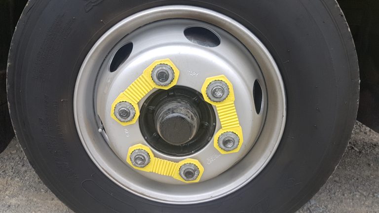 Lug nut and wheel nut indicators - how they work