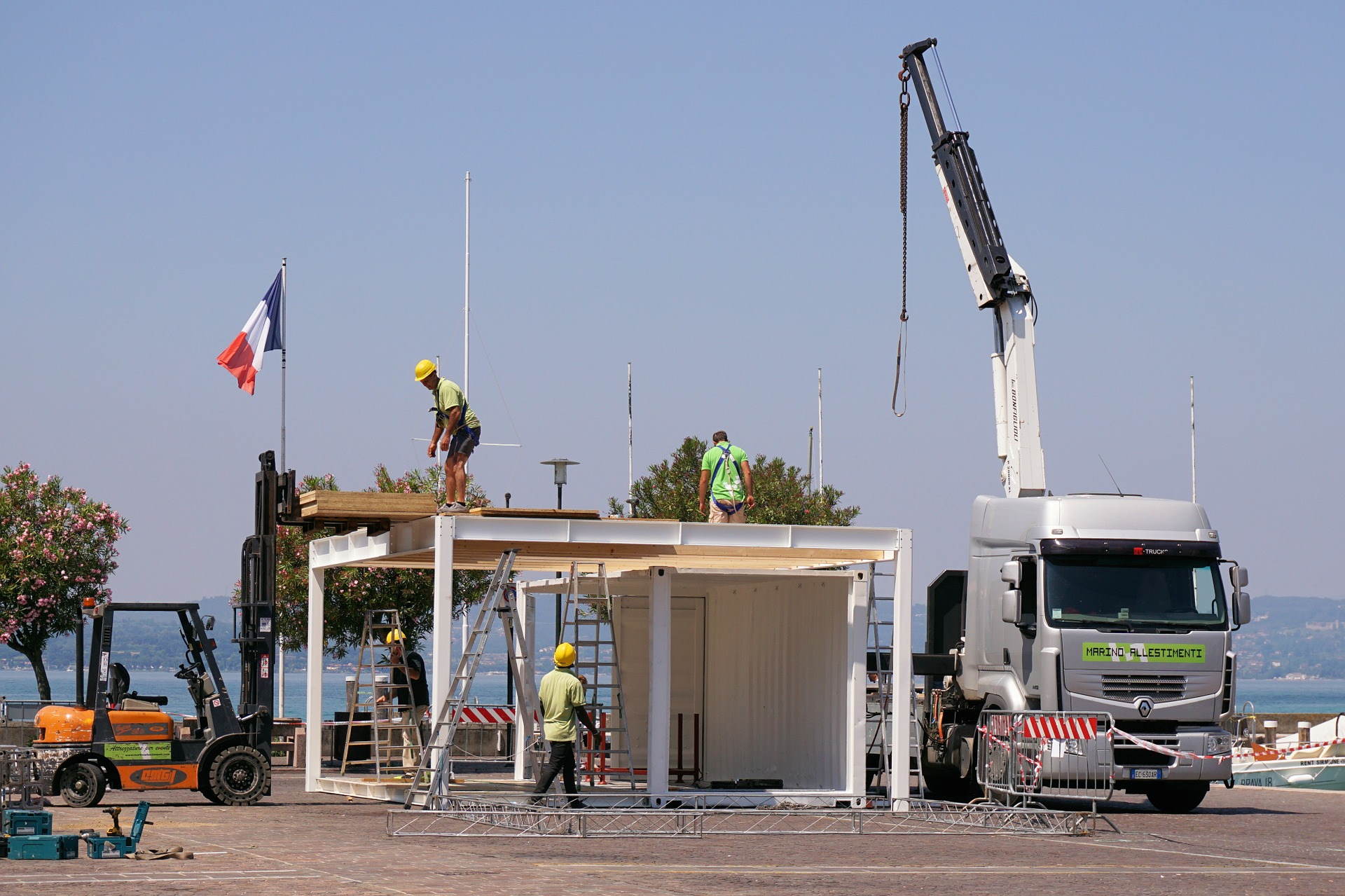 truck-loader-crane-and-forklift.jpg