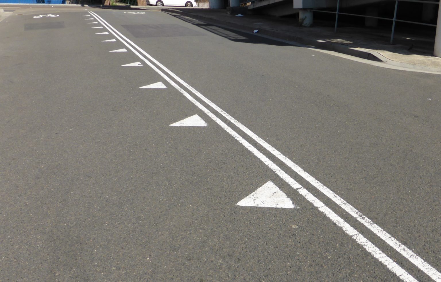 what-does-a-white-diamond-painted-on-the-road-mean